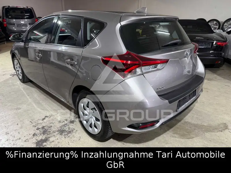 2015 Toyota AURIS