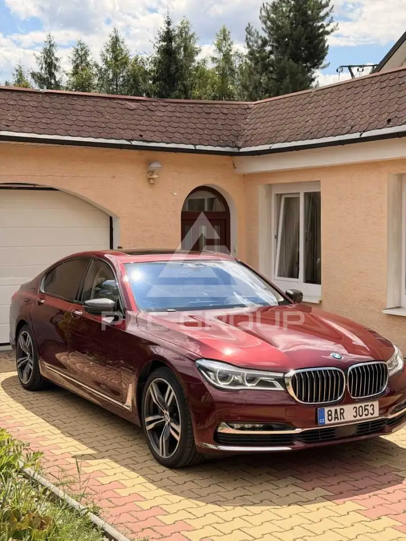2016 BMW 740
