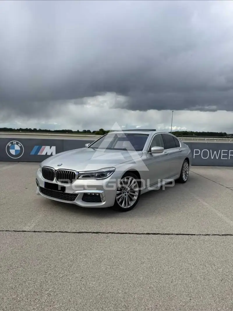 2016 BMW 750