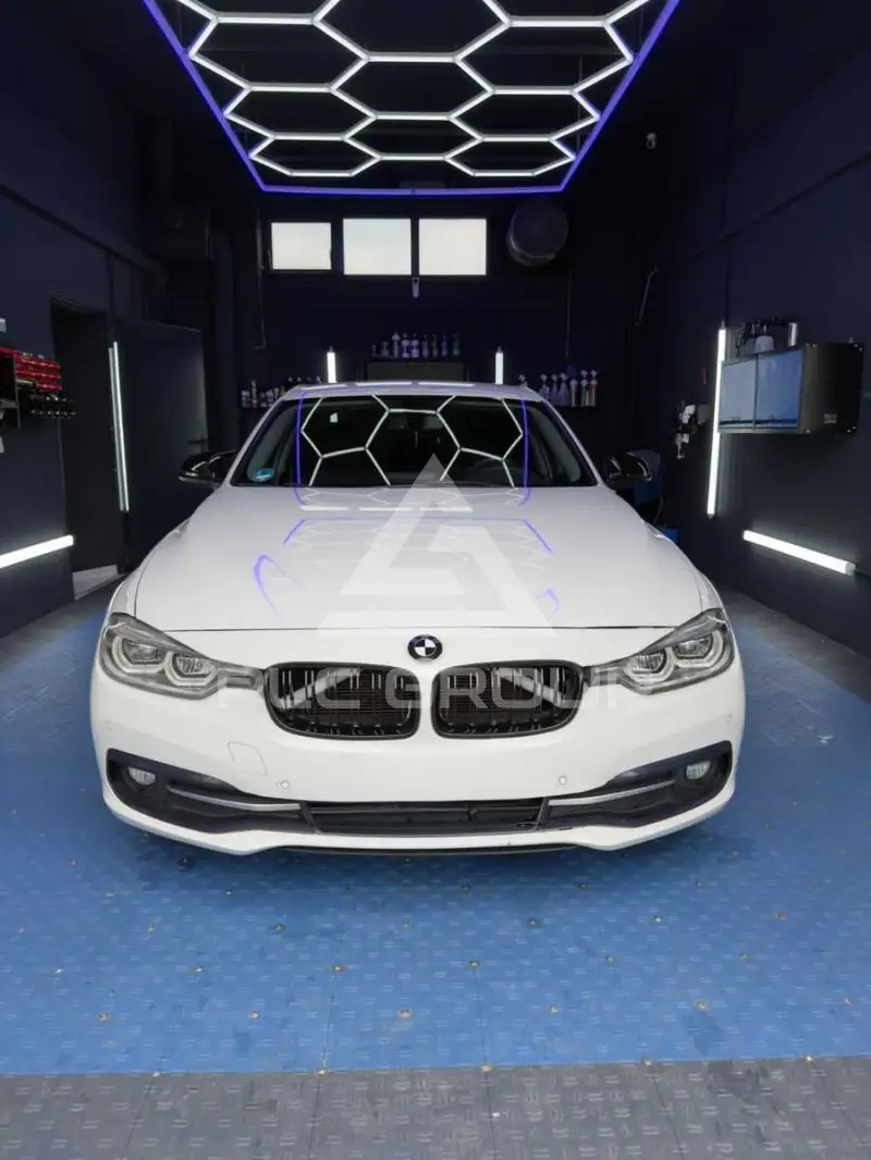 2016 BMW 318
