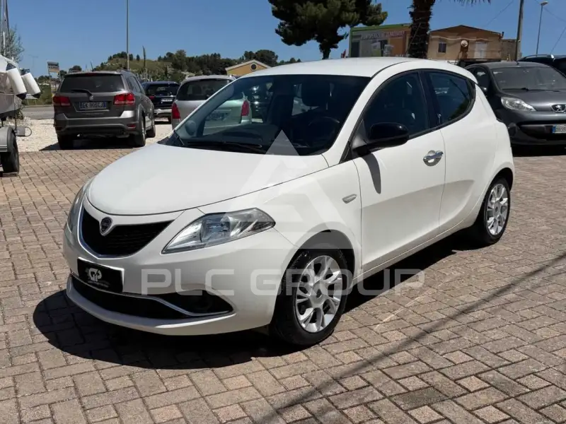 2016 Lancia YPSILON