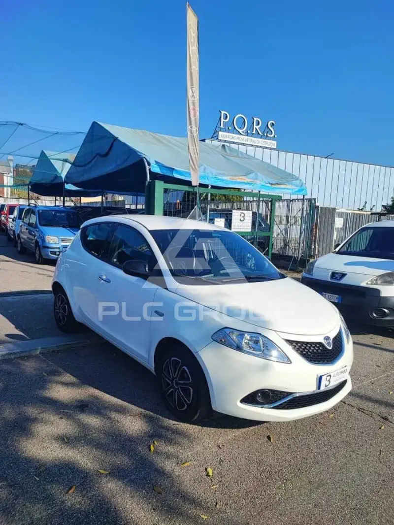 2016 Lancia YPSILON