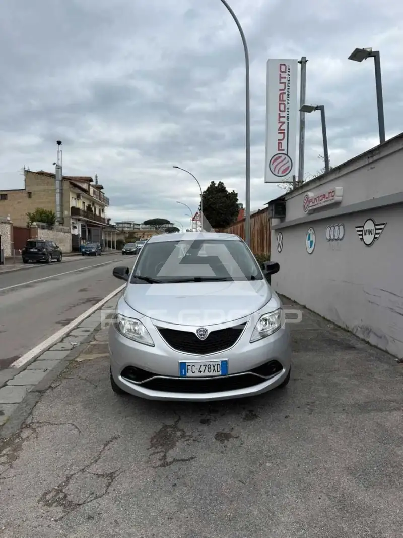 2016 Lancia YPSILON