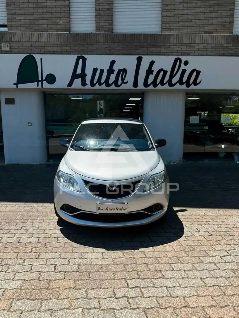 2016 Lancia YPSILON