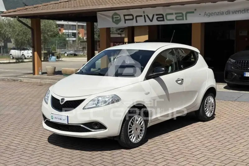 2016 Lancia YPSILON