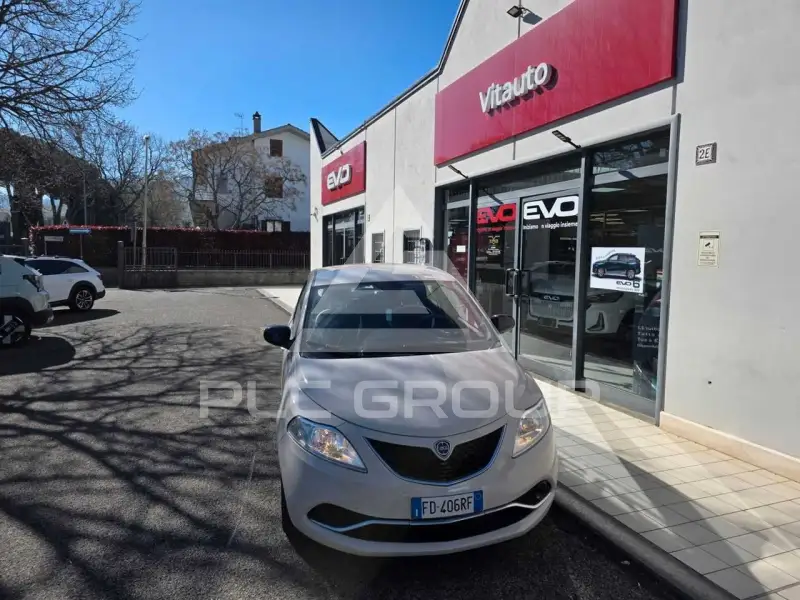 2016 Lancia YPSILON