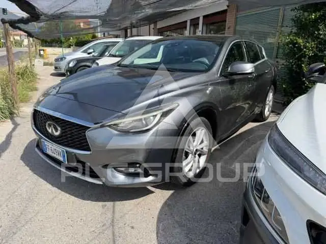 2016 Infinity Q30