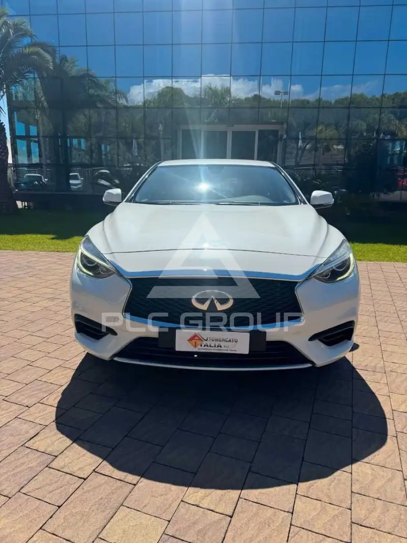 2016 Infinity Q30