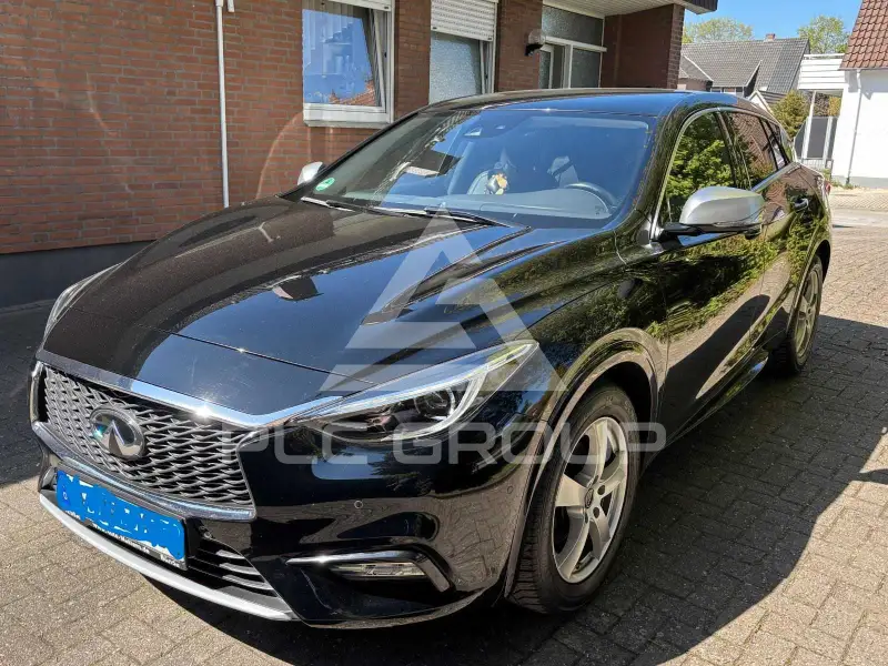 2016 Infinity Q30