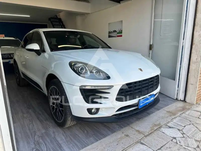 2016 Porsche MACAN