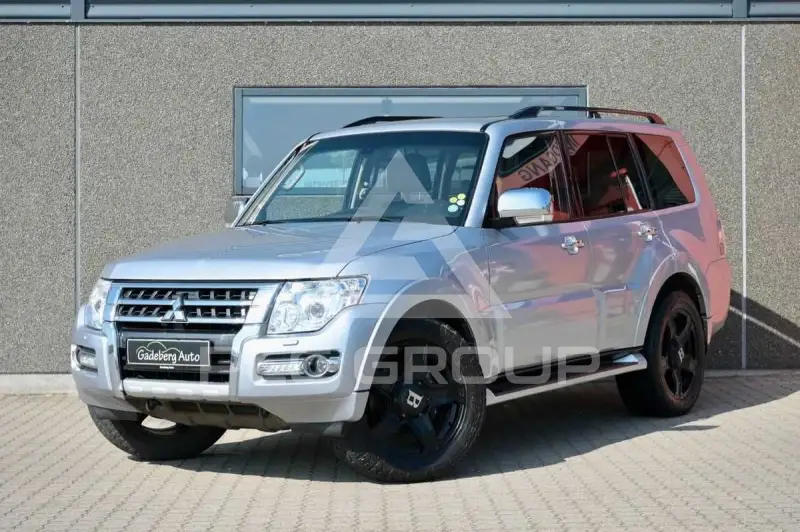 2017 Mitsubishi PAJARO