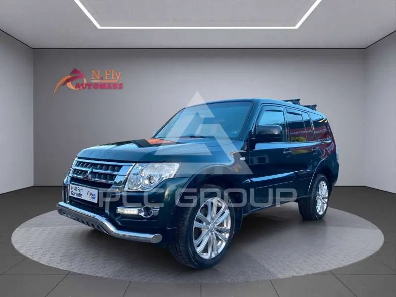 2017 Mitsubishi PAJARO