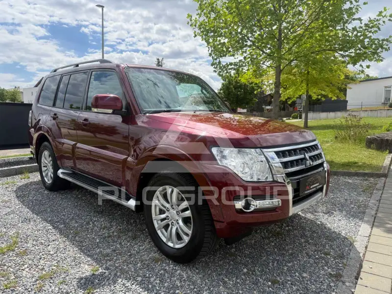 2017 Mitsubishi PAJARO