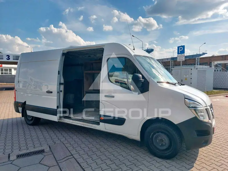 2017 Nissan NV 400