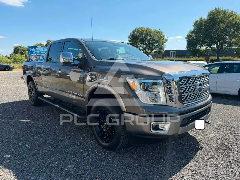 2017 Nissan TITAN