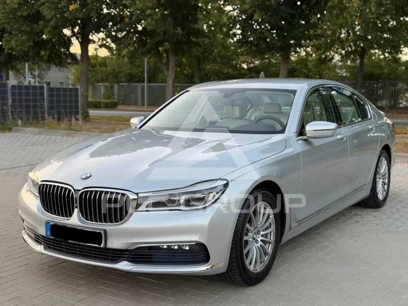 2017 BMW 740