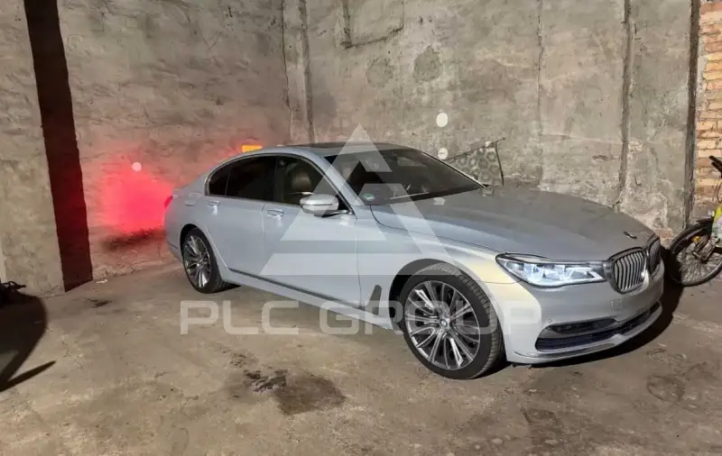 2017 BMW 740