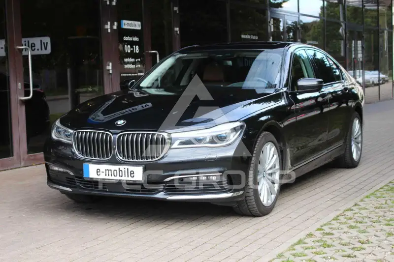 2017 BMW 740