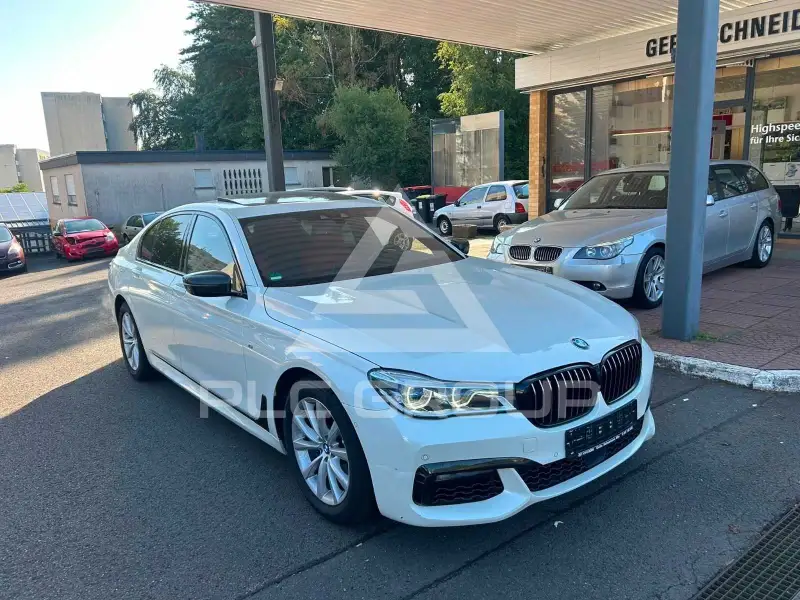 2017 BMW 750