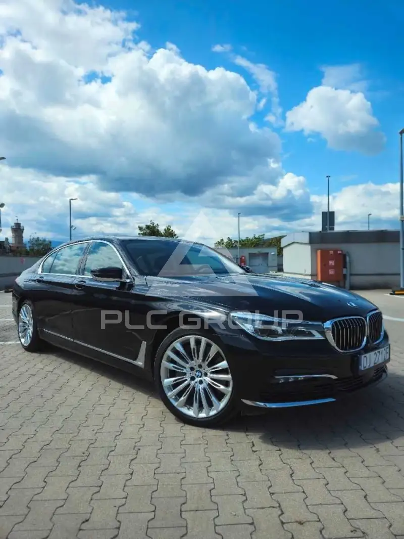 2017 BMW 750