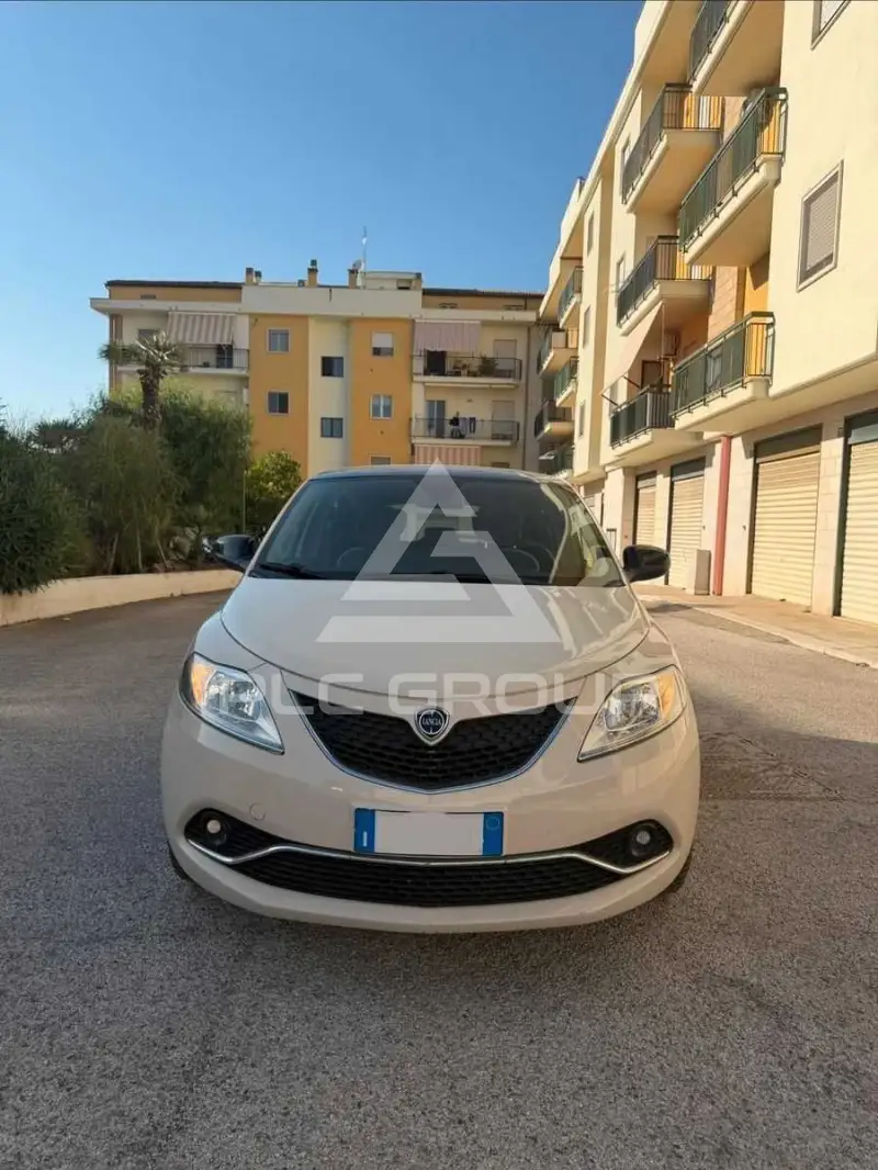 2017 Lancia YPSILON