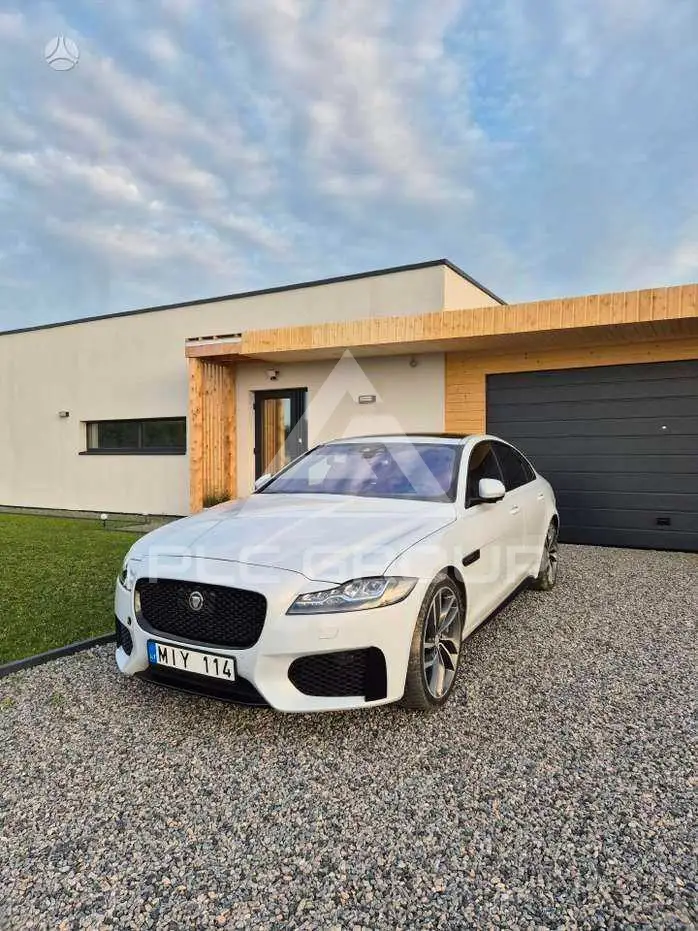 2017 Jaguar XF