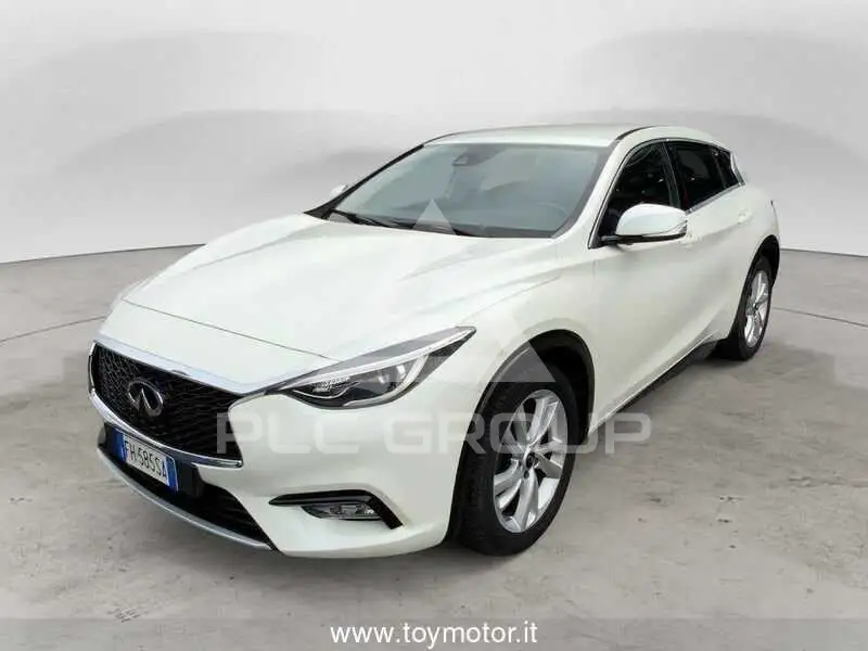 2017 Infinity Q30