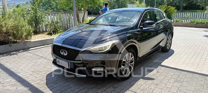 2017 Infinity Q30