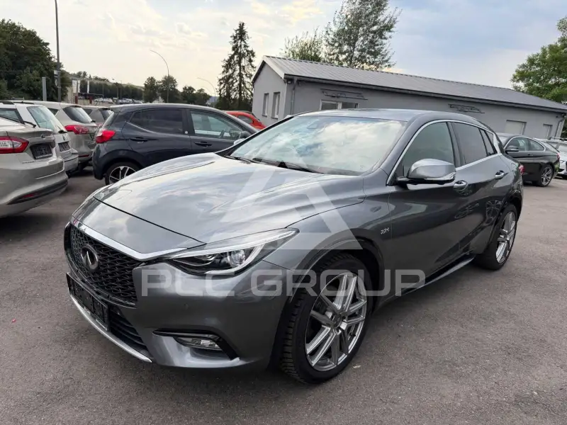 2017 Infinity Q30