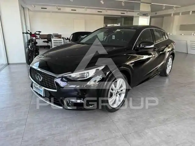 2017 Infinity Q30