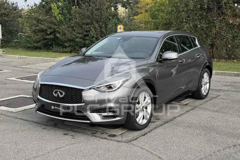 2017 Infinity Q30
