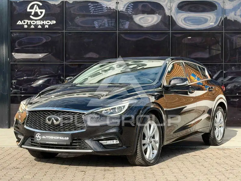 2017 Infinity Q30