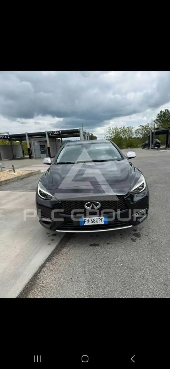 2017 Infinity Q30