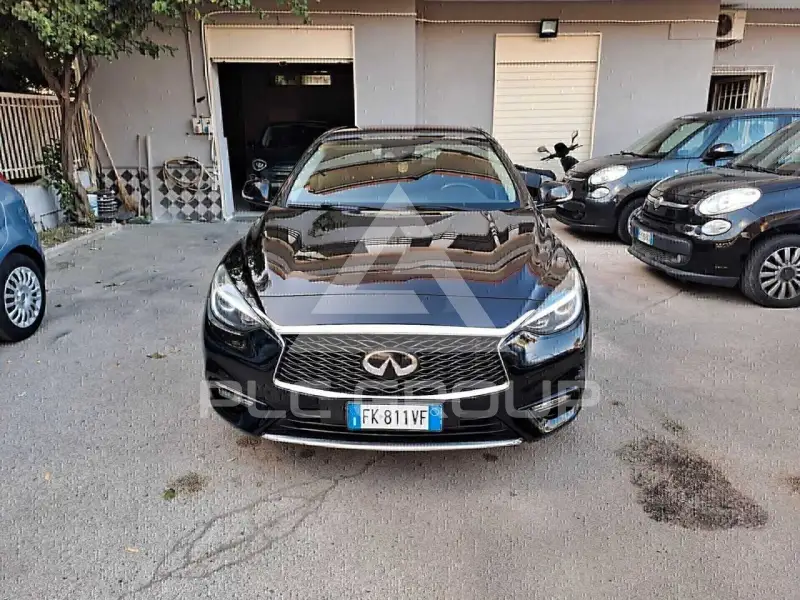 2017 Infinity Q30