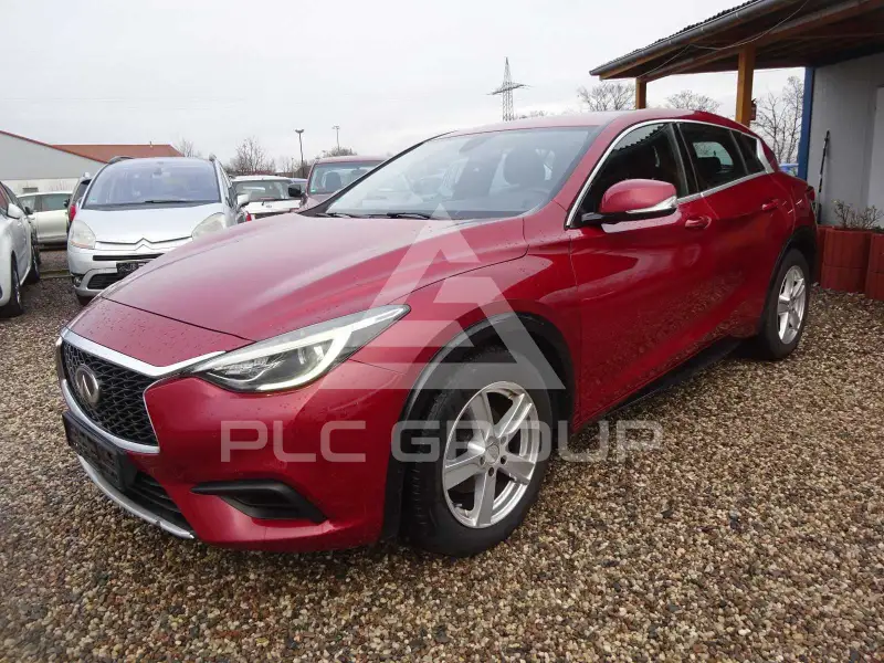 2017 Infinity Q30