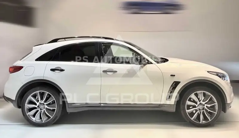 2017 Infinity QX70
