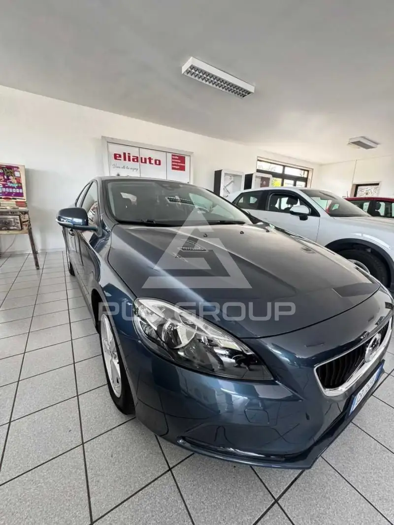 2017 Volvo V40
