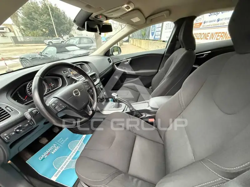 2017 Volvo V40