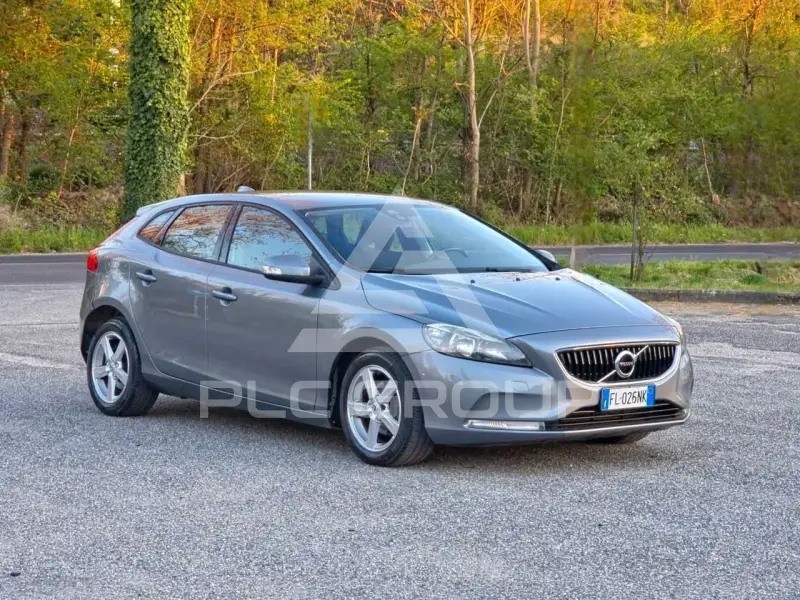 2017 Volvo V40