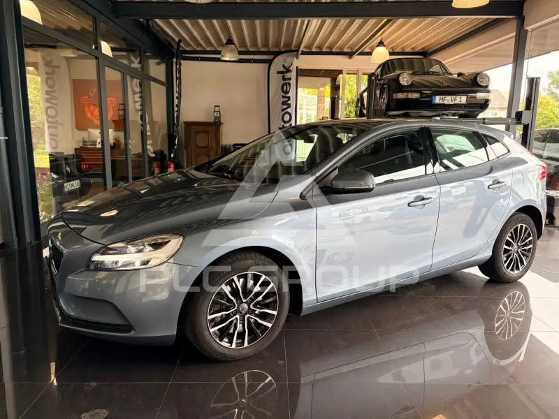 2017 Volvo V40