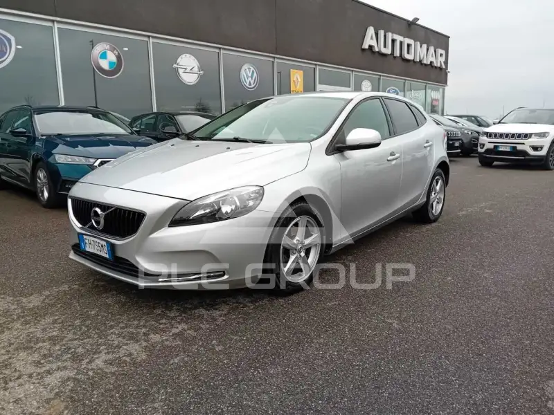 2017 Volvo V40