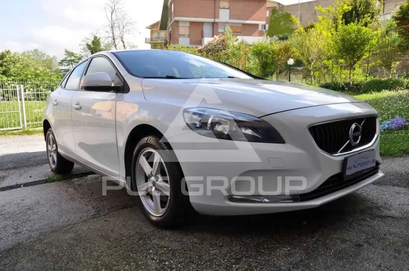 2017 Volvo V40
