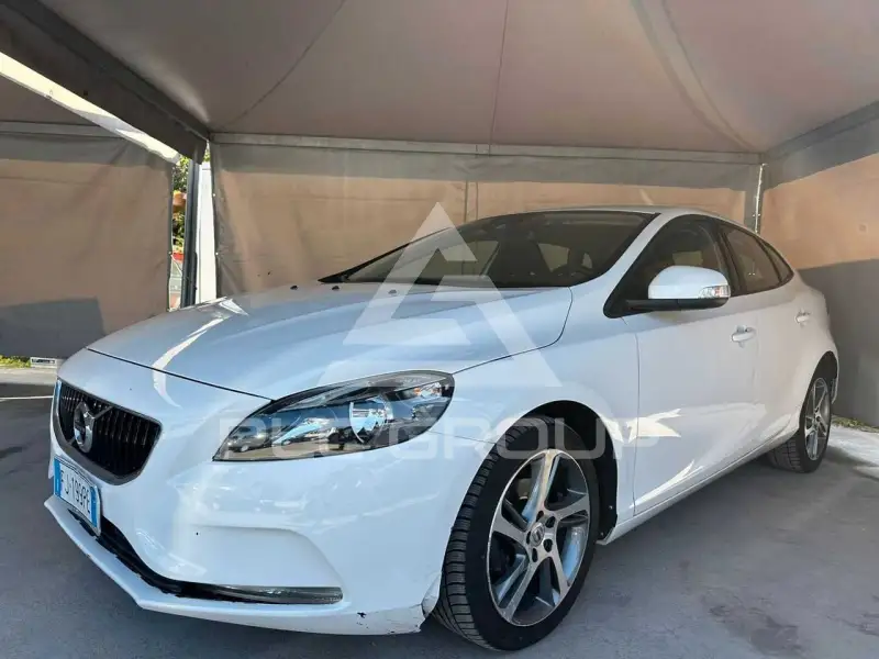 2017 Volvo V40
