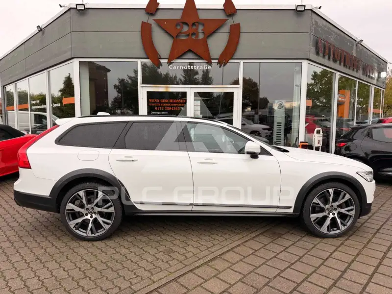 2017 Volvo V90