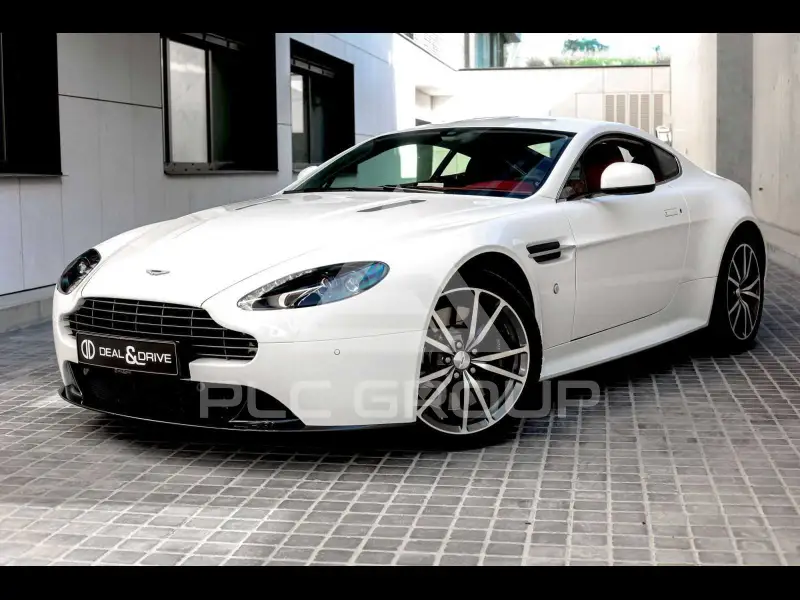 2017 Aston Martin V8