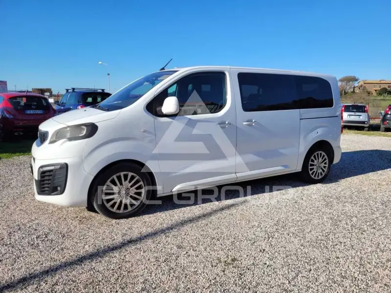 2017 Peugeot Traveller