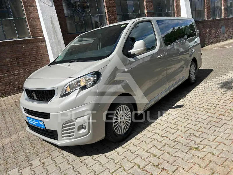 2017 Peugeot Traveller