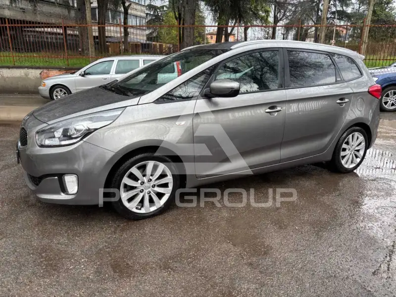 2017 KIA Carens