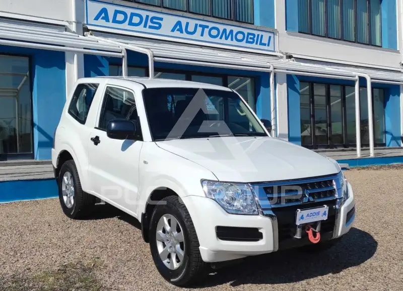 2018 Mitsubishi PAJARO