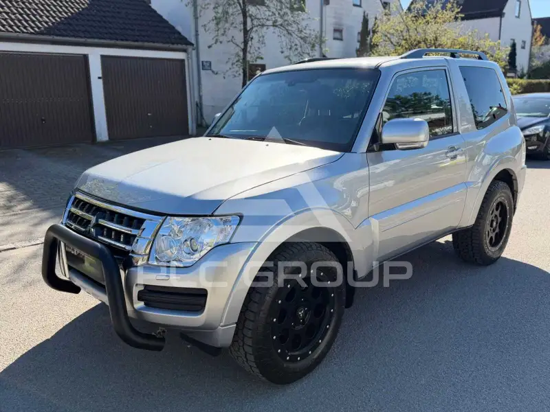 2018 Mitsubishi PAJARO